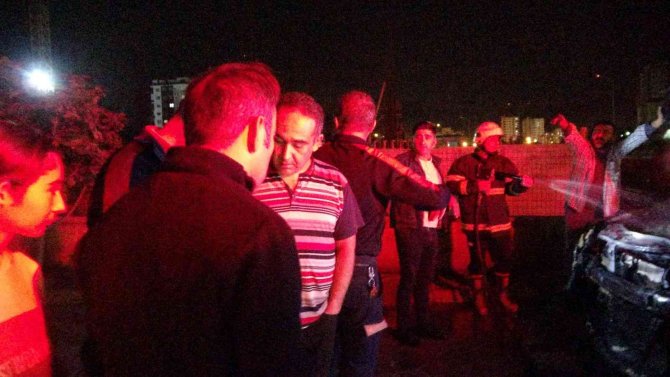 Bakımları Yeni Yapılan Otomobil Park Halinde Alev Alev Yandı