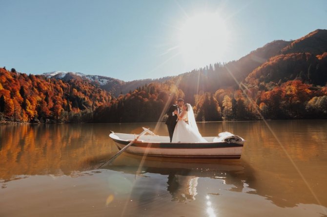 Borçka-karagöl Sonbaharda Düğün Çekimlerinin Gözde Mekanı