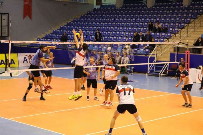 Kurumlararası Voleybol Turnuvası’nda İ̇l Emniyet Müdürlüğü Şampiyon Oldu