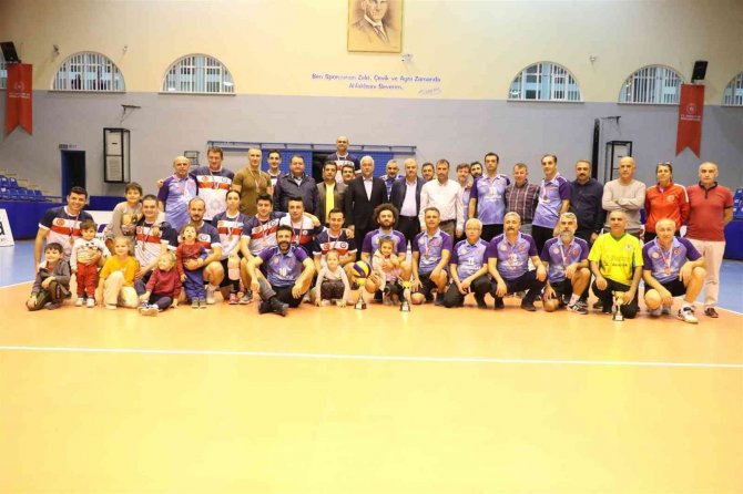 Kurumlararası Voleybol Turnuvası’nda İ̇l Emniyet Müdürlüğü Şampiyon Oldu