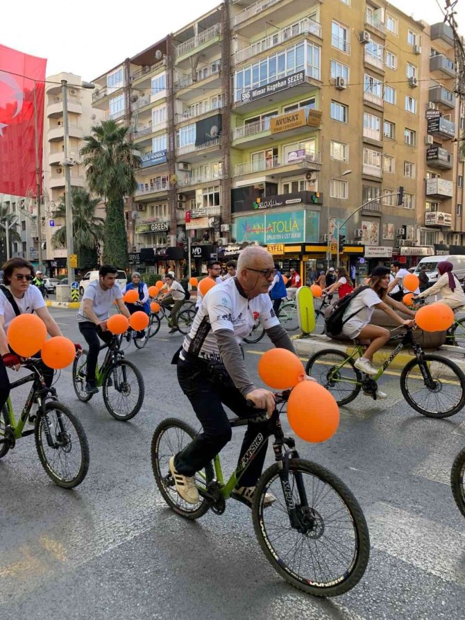 Lösemiye Dikkat Çekmek İçin Pedalladılar