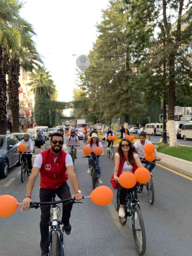 Lösemiye Dikkat Çekmek İçin Pedalladılar
