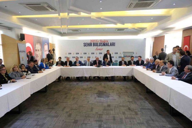 Bakan Ersoy, İ̇zmir’de Restorasyonu Devam Eden Eski Tekel Fabrikasında İncelemelerde Bulundu