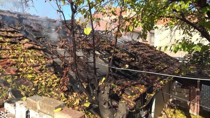 Bursa’da Tek Katlı Ev Alev Alev Yandı