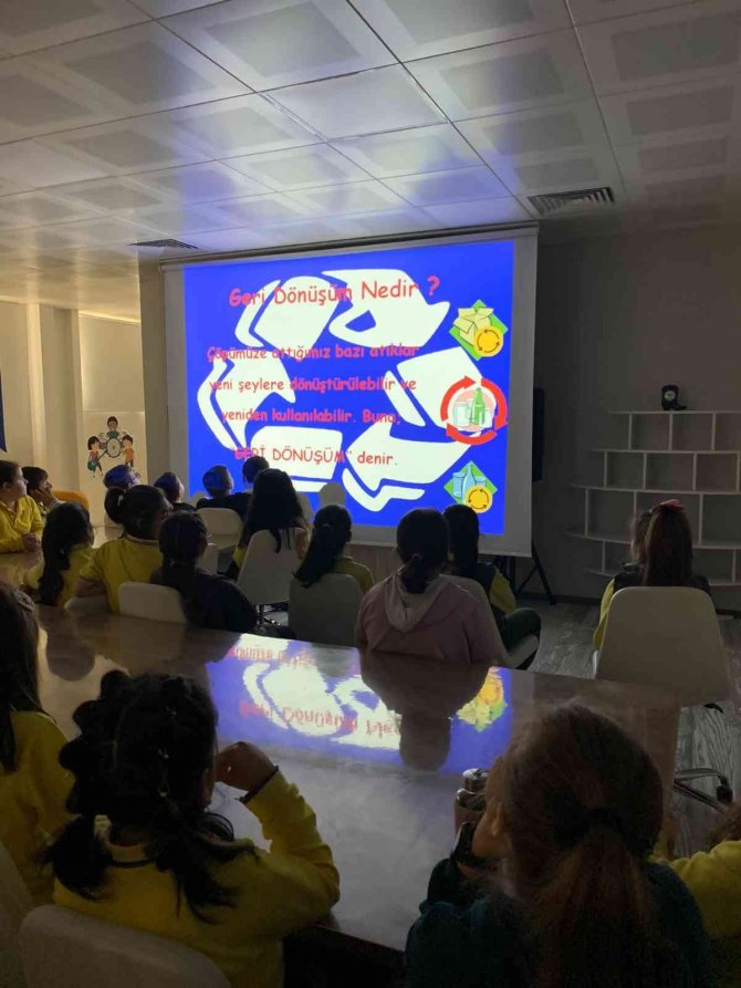 Bayrampaşa Belediyesi’nden Minik Öğrencilere ‘Geri Dönüşüm’ Eğitimi