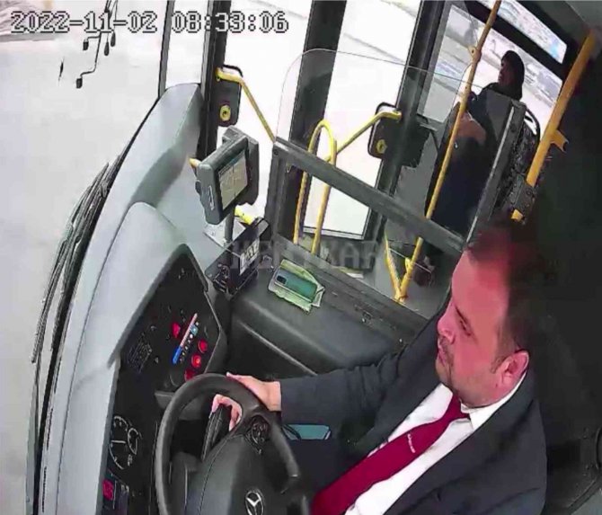 Otobüs Şoförü Fenalaşan Yolcuyu Hastaneye Yetiştirdi