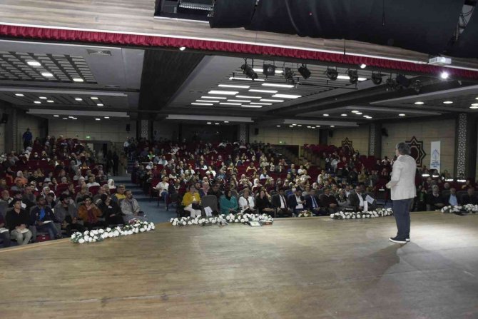 Sıtkı Aslanhan Manisalı Okurlarıyla Buluştu