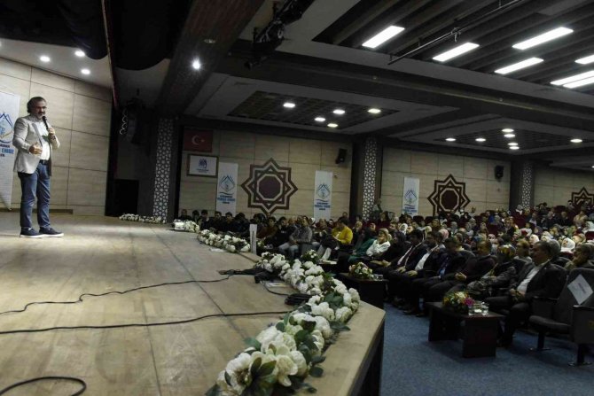 Sıtkı Aslanhan Manisalı Okurlarıyla Buluştu