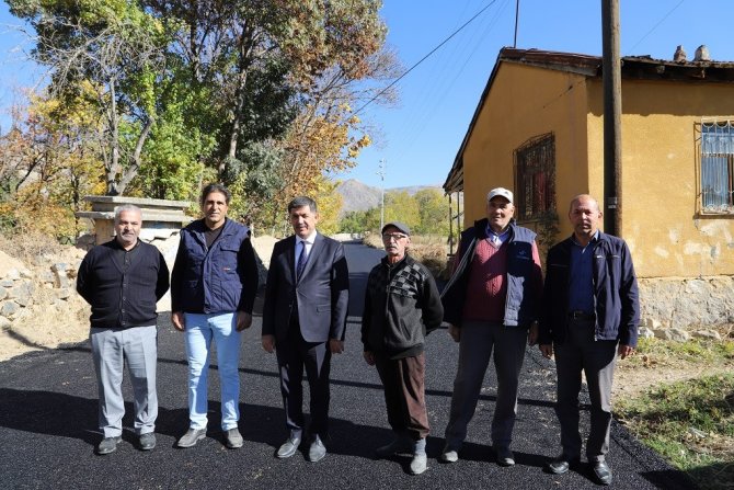 Erzincan’da Toprak Yollar Asfaltla Buluşuyor