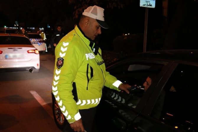 Eskişehir’de Bir Gecede 8 Bin 542 Şahıs Sorgulandı