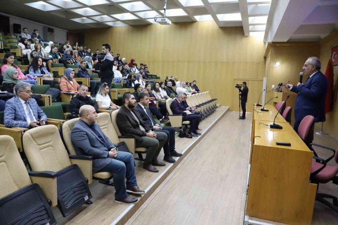 Fü’de Tübi̇tak 2209-a Proje Yazma Eğitimleri Verildi