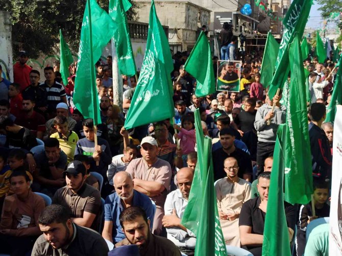 Filistinliler, Gazze’de İ̇srail Saldırılarını Protesto Etti