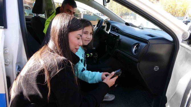 Yüksekova Polisi Pandomim Etkinliği İle Çocukları Eğlendirdi