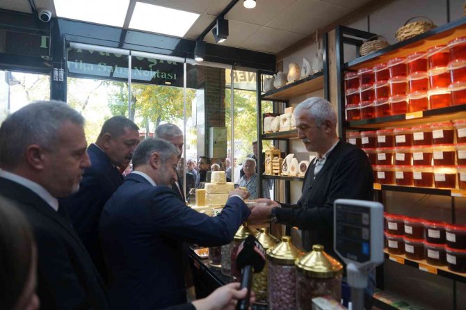 Hazine Ve Maliye Bakanı Nebati, Kastamonu’da Esnafla Buluştu