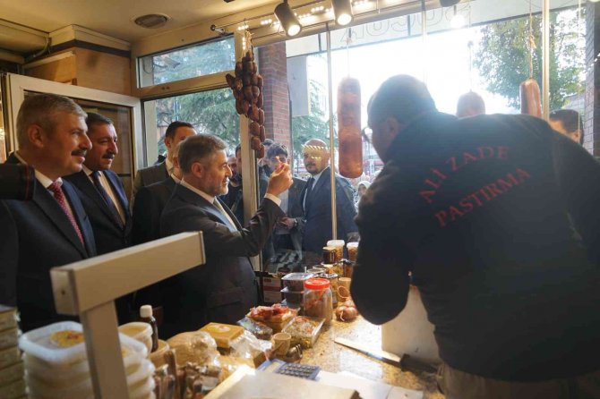 Hazine Ve Maliye Bakanı Nebati, Kastamonu’da Esnafla Buluştu