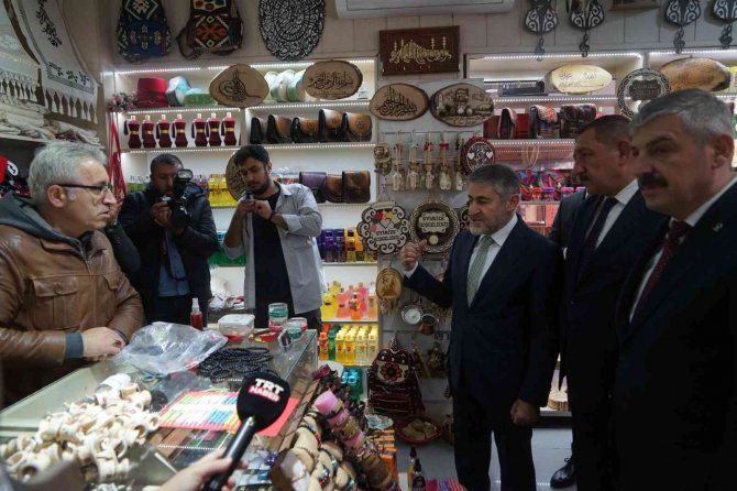 Hazine Ve Maliye Bakanı Nebati, Kastamonu’da Esnafla Buluştu