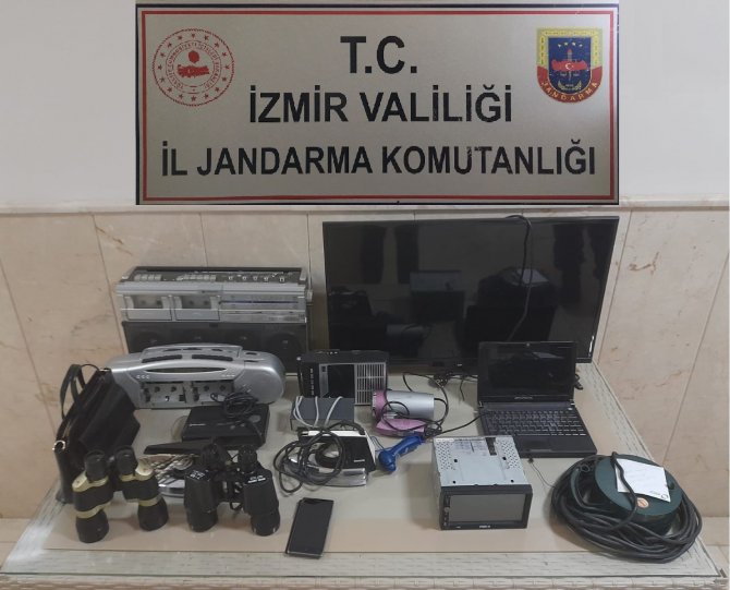Yazlık Evlere Giren Hırsızlar Çaldıkları Malzemelerle Yakayı Ele Verdi