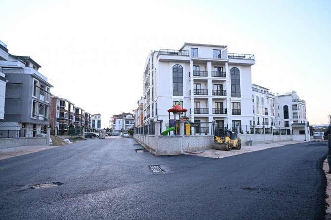 450 Ton Asfalt Kullanıldı, İki Sokağın Çehresi Değişti