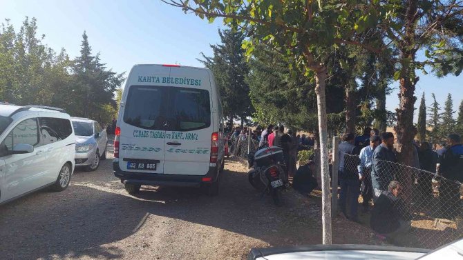 Yarı Çıplak Halde Ölü Bulunan Çocuğun Kimliği Belli Oldu