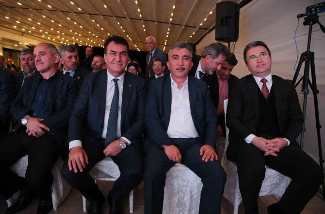 Başkan Dündar, Giresun’daki Sempozyumda Konuştu