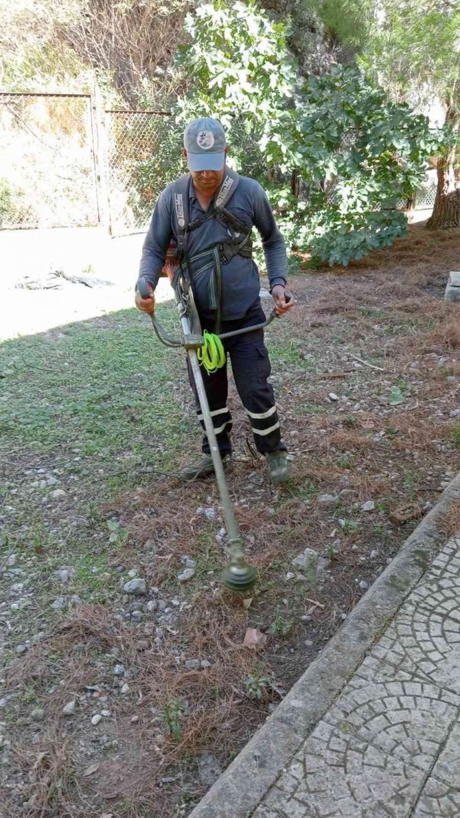 Ortaca’da Yeşil Alanlarda Bakım Ve Temizlik Çalışması