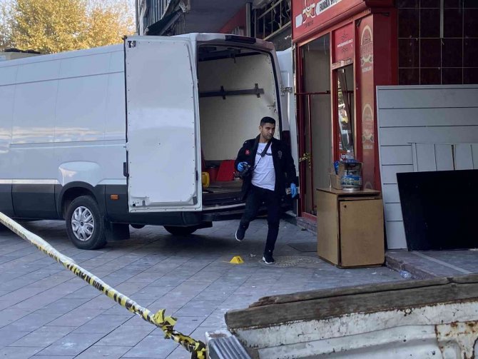 Elektronik Kelepçesini Çözüp Dehşet Saçtı: 2 Yaralı