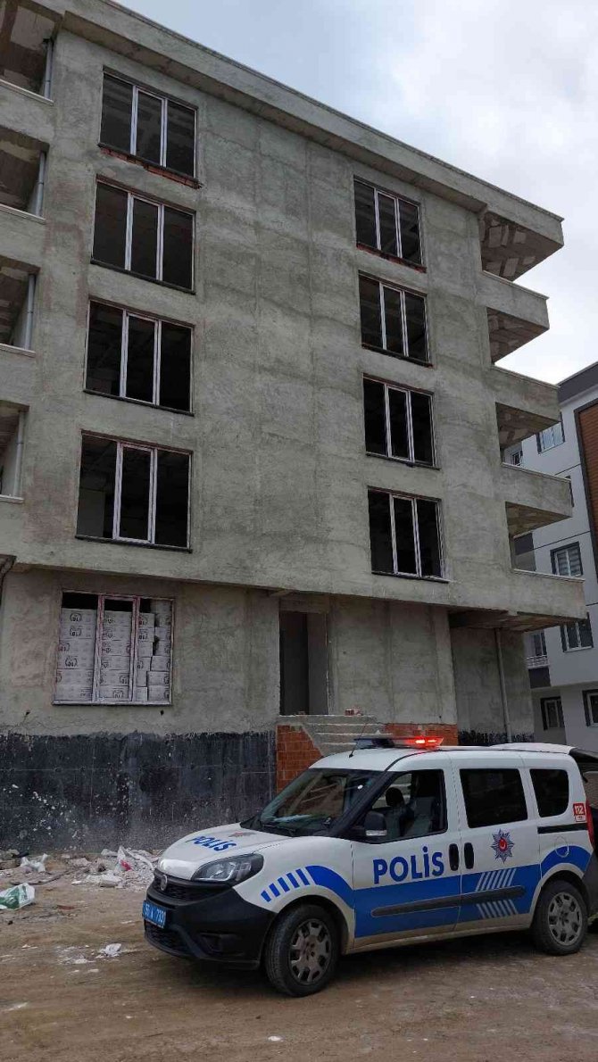 Bastığı Tahta Kırılan İnşaat İşçisi Hastanelik Oldu