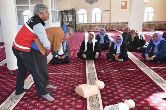 Cami Cemaatine Uygulamalı İlk Yardım Eğitimi Verildi