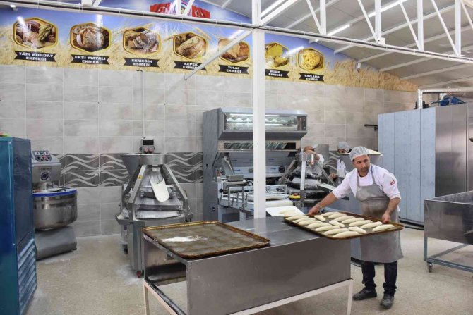 Siirt’te Ekmek, Halk Ekmek Büfelerinde 2,5 Liradan Satılacak