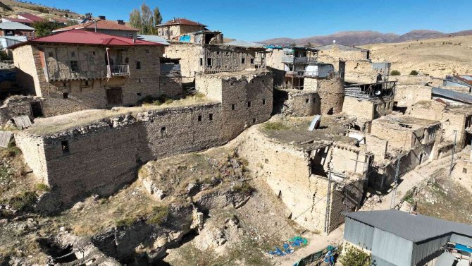 Orta Çağ Film Setini Andırıyor, Turizme Kazandırılacak