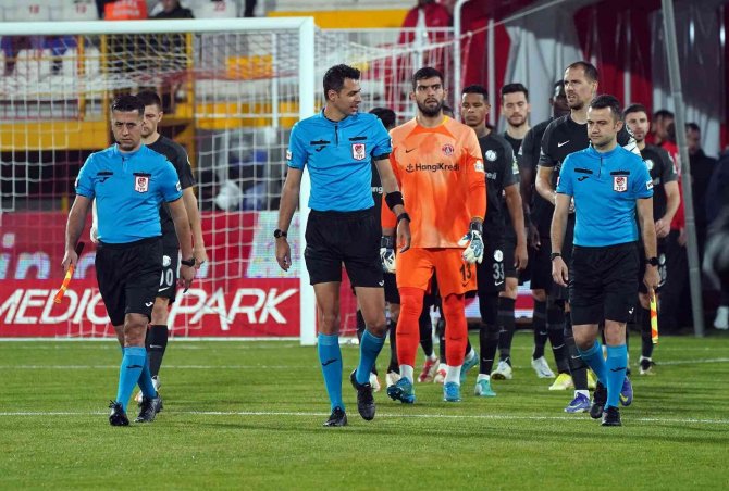 Spor Toto Süper Lig: Ümraniyespor: 1 - Corendon Alanyaspor: 0 (Maç Devam Ediyor)