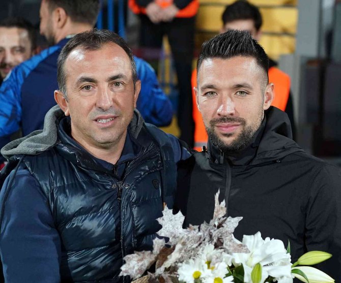 Spor Toto Süper Lig: Ümraniyespor: 1 - Corendon Alanyaspor: 0 (Maç Devam Ediyor)