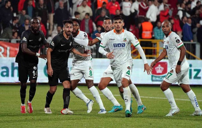 Spor Toto Süper Lig: Ümraniyespor: 3 - Corendon Alanyaspor: 1 (Maç Sonucu)