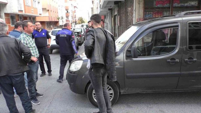 Sultangazi’deki Kazada Savrulan Araç Yan Yattı: 1 Yaralı