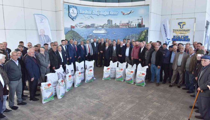 Tekkeköy’den Çiftçilere Tohum Desteği