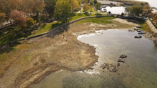 İ̇znik Gölü’nde Tehlikeli Görüntü...sular Altındaki Bazilika Günyüzüne Çıktı