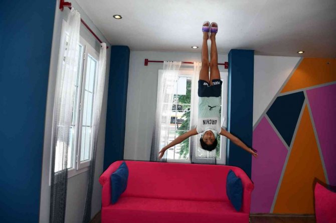 Ters Ev Ziyaretçi Akınına Uğruyor