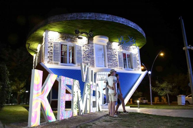 Ters Ev Ziyaretçi Akınına Uğruyor