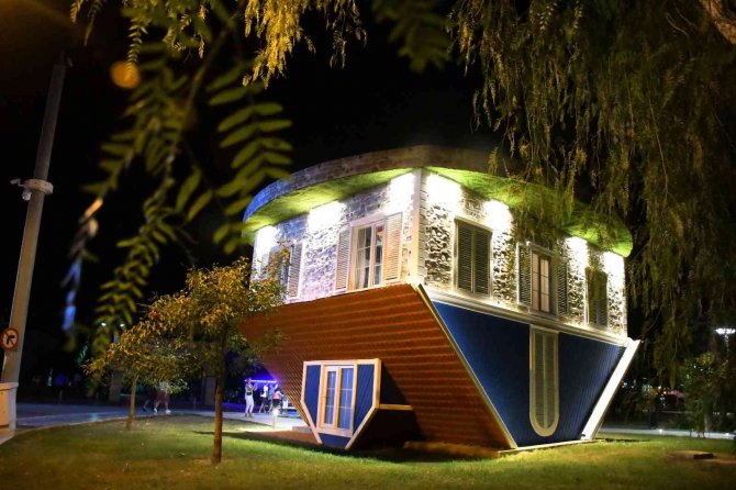 Ters Ev Ziyaretçi Akınına Uğruyor