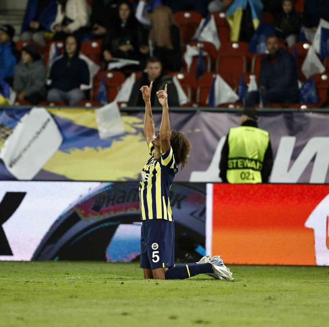Uefa Avrupa Ligi: Dinamo Kiev: 0 - Fenerbahçe: 2 (İ̇lk Yarı)