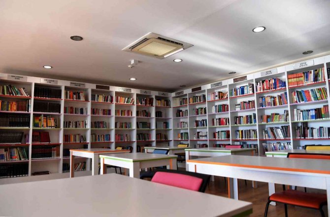 Konyaaltı Kütüphanesi Cumartesi De Açık