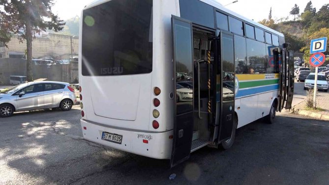 Seyir Halindeki Otobüsten Düşen Yaşlı Kadın Yaralandı