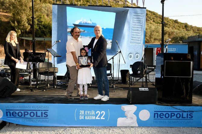 Kuşadası’nda Müzik, Mermer Bloklardan Heykele Dönüştü