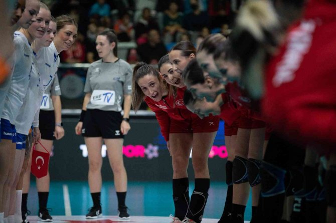 A Milli Kadın Hentbol Takımı, Büyük Britanya’yı 39-14 Mağlup Etti