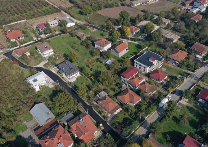 Akyazı’da Asfalt Atağı Sürüyor