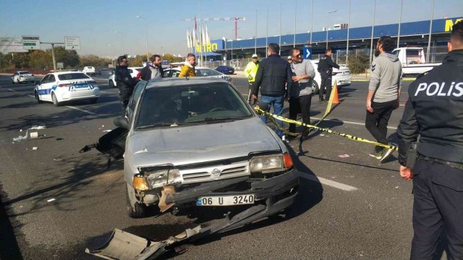 Arızalanan Aracından İndiği Sırada Kamyonet Çarpan Sürücü Hayatını Kaybetti