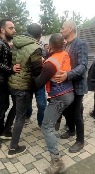 Artvin’de Polisi Vuran Zanlıyı Linçten Yine Polis Ve Jandarma Ekipleri Kurtardı