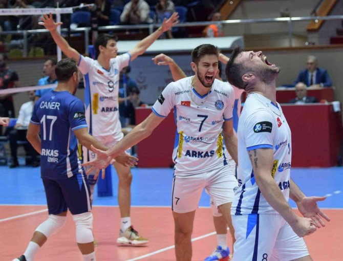 Axa Sigorta Efeler Ligi: Fenerbahçe Hdı Sigorta: 0 - Arkas Spor: 3