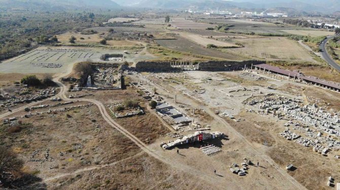 Magnesia Antik Kenti’nde ’Zeus Tapınağı’ Tamamıyla Ortaya Çıkarıldı