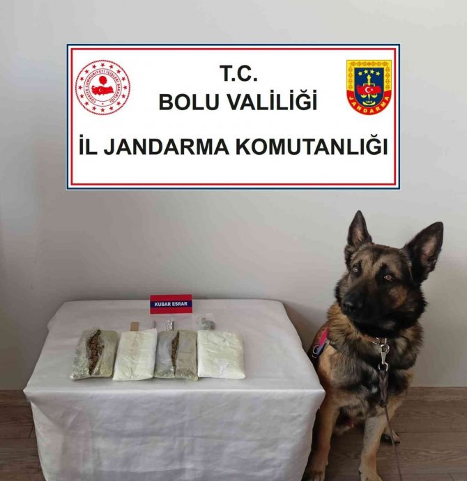 Yolcu Otobüsünde Beline Sarılı 820 Gram Esararla Yakalandı